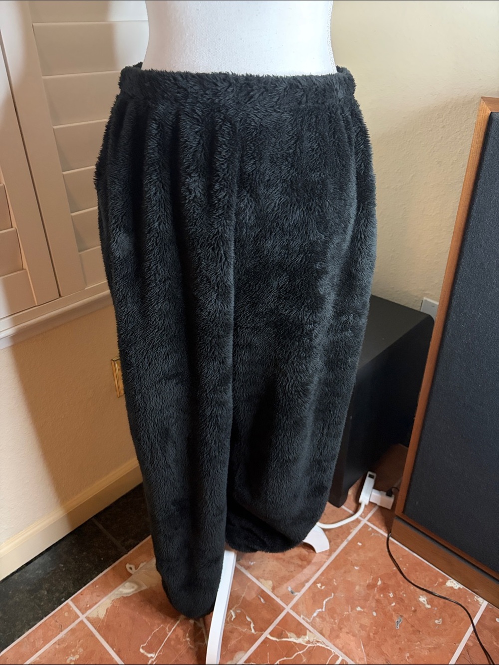 🖤👌Men’s Blk Fuzzy Lounge Pants W/Elastic Waist & Ankles & Two Front Pockets Sz M